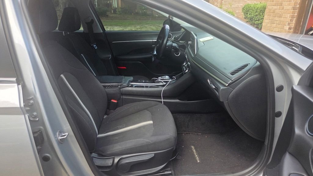 Used 2023 Silver Hyundai SEL image 7