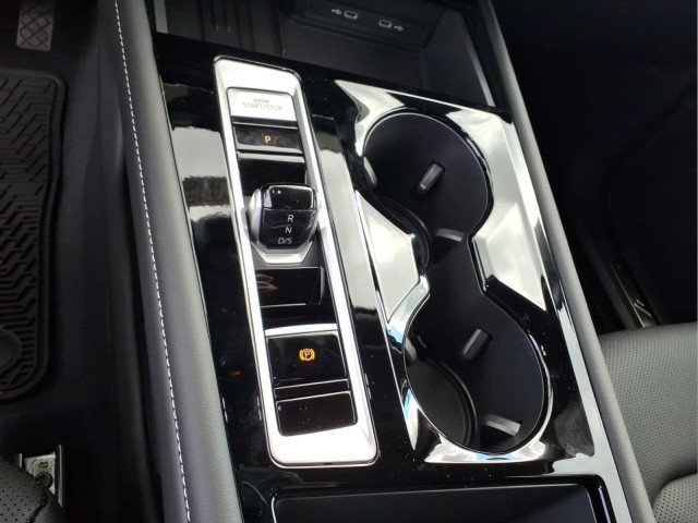 New 2026 Silver Mist Metallic Volkswagen SE w/Technology 4M image 21