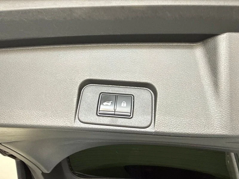 Used 2021 White Nissan SL image 10