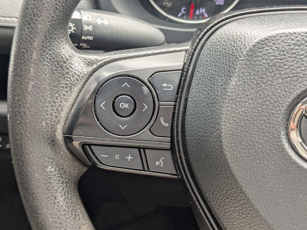 Used 2022 White Toyota XLE image 26