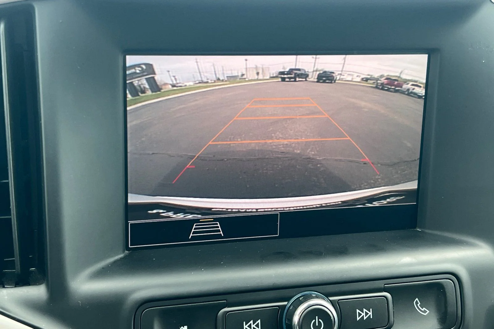 Used 2024 White GMC SLE image 17