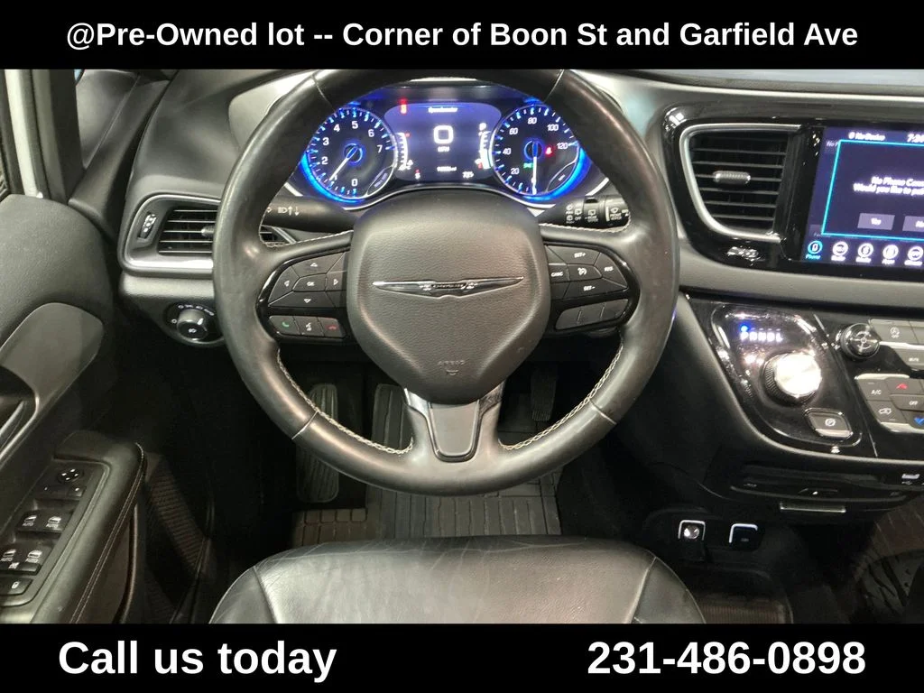 Used 2018 White Chrysler Touring L Plus image 17
