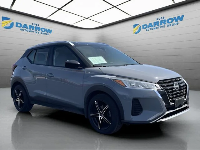 Used 2023 Gray Nissan SV image 7