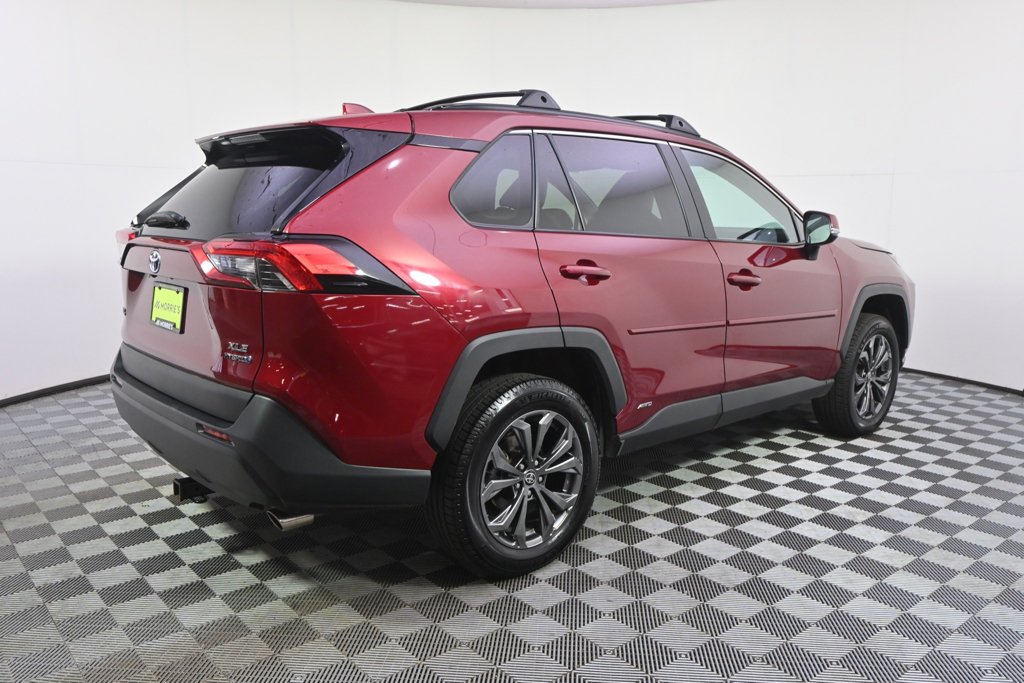 Used 2022 Pearl Toyota XLE Premium image 7