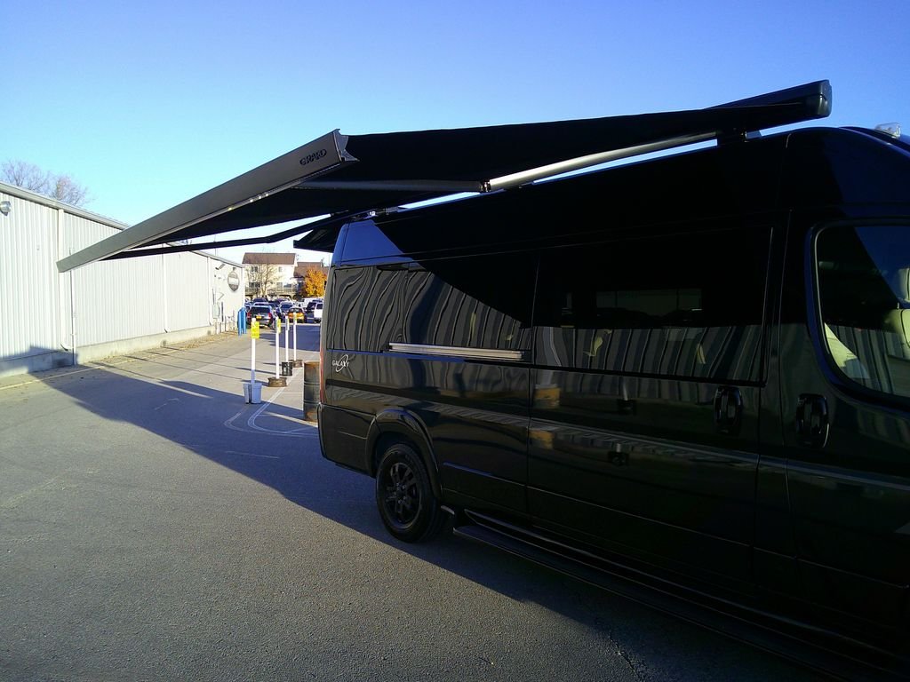 Used 2024 Black RAM High Roof image 16