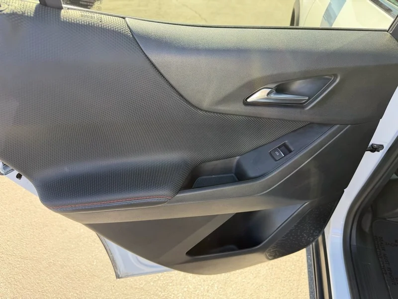 Used 2025 Iridescent Pearl Tricoat Chevrolet RS image 17