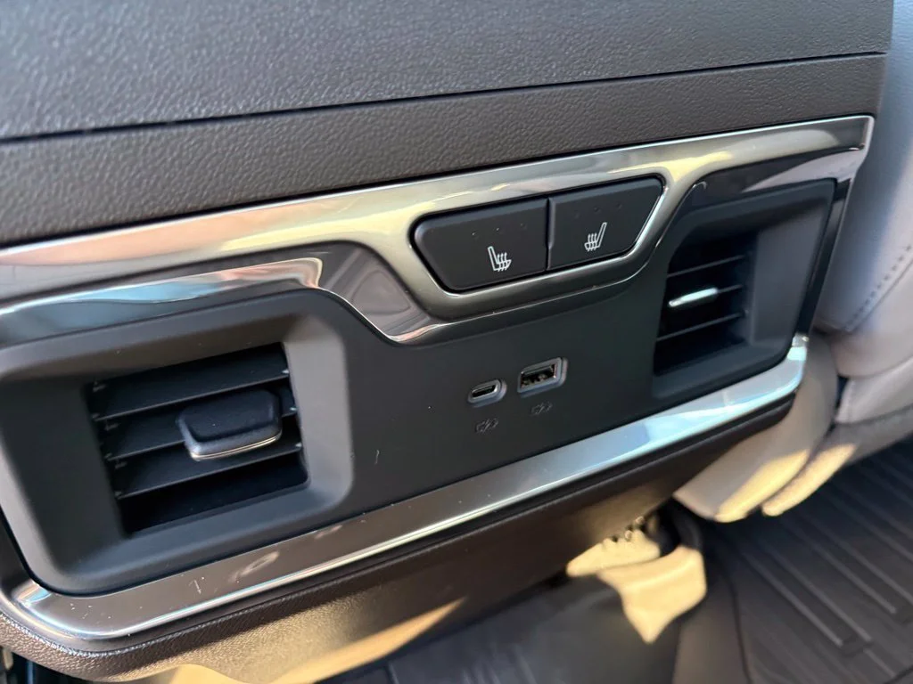 New 2026 Glacier White Tricoat GMC SLT image 31