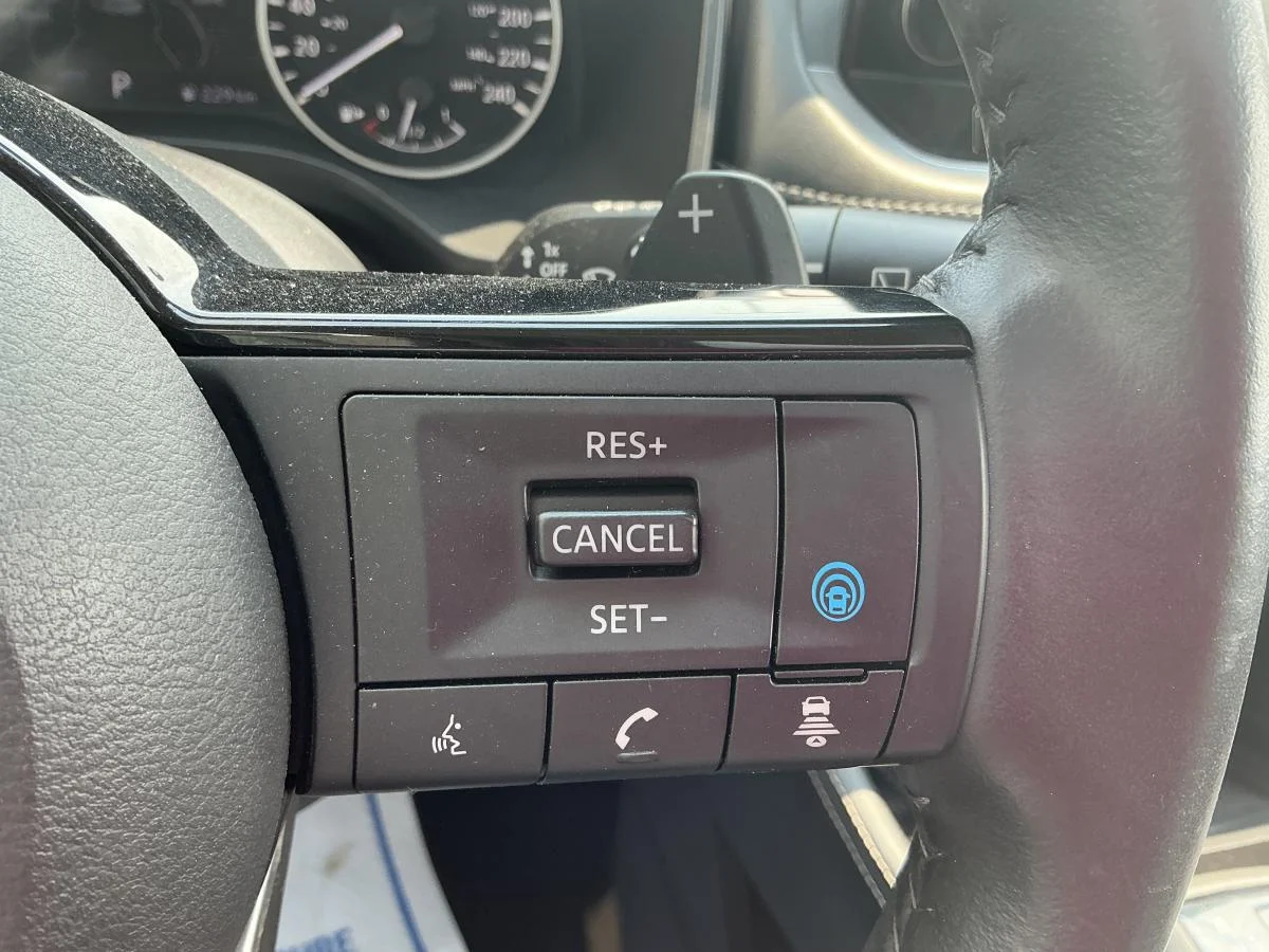 Used 2023  Nissan SL image 24