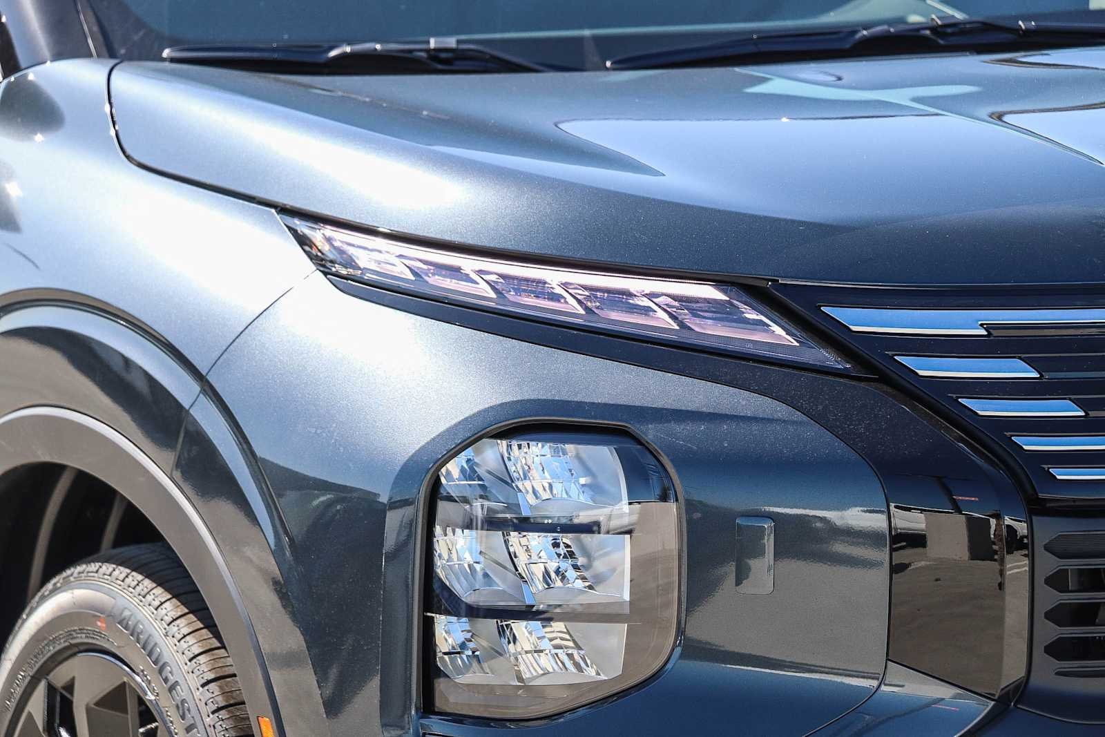 New 2026 Moonrock Gray Nissan Platinum image 4