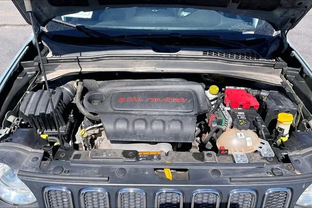 Used 2018 Gray Jeep Latitude image 9