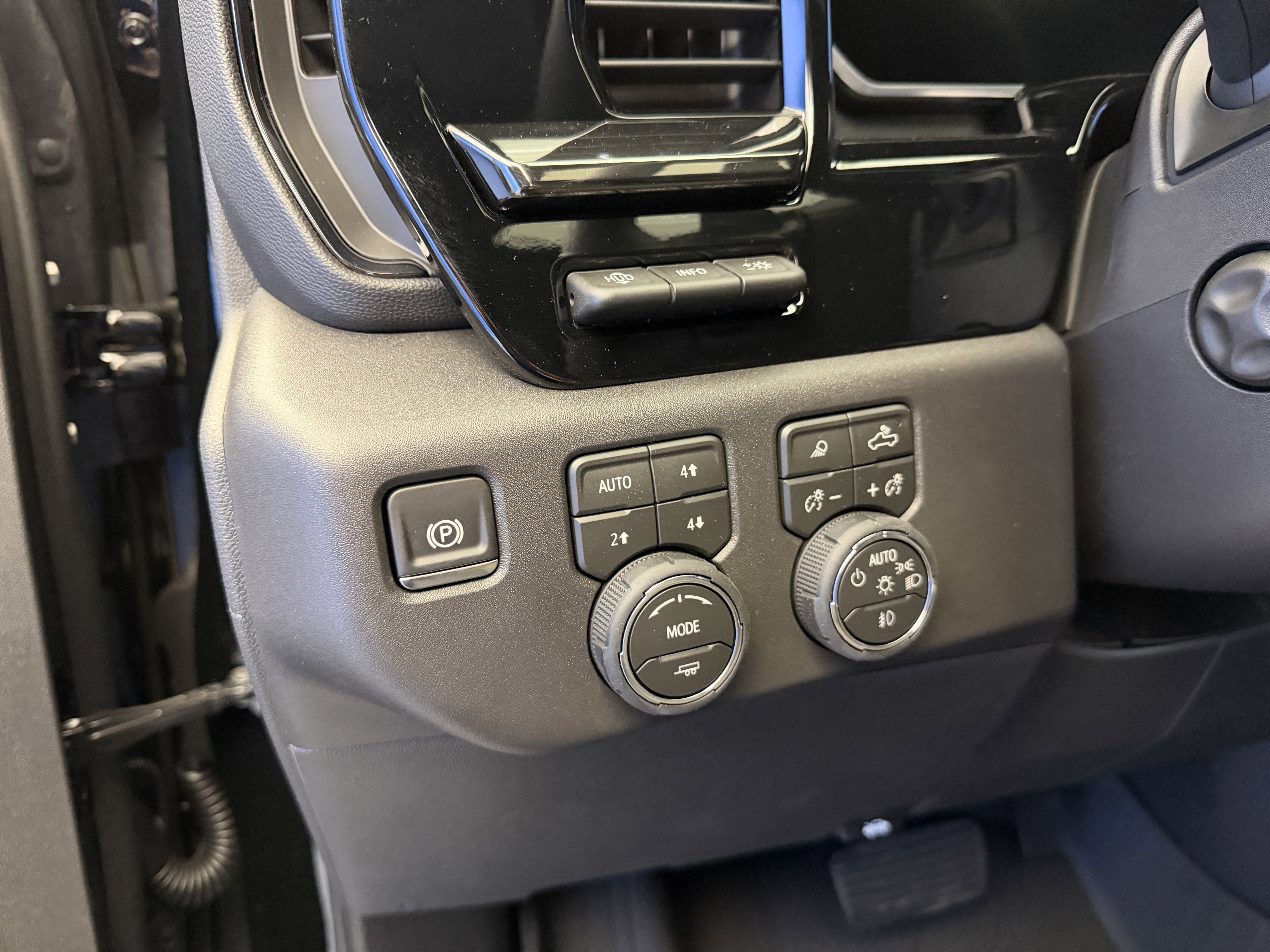2026 Chevrolet Silverado 1500 ZR2 - Photo 15