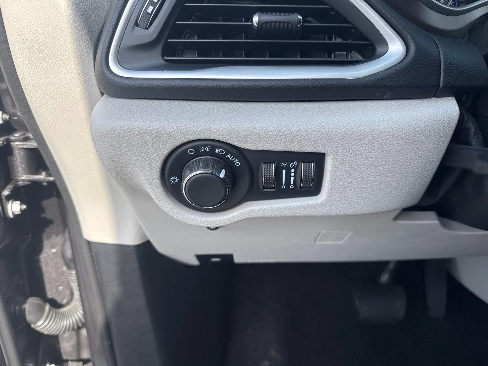 Used 2022 Granite Crystal M Chrysler LX image 24