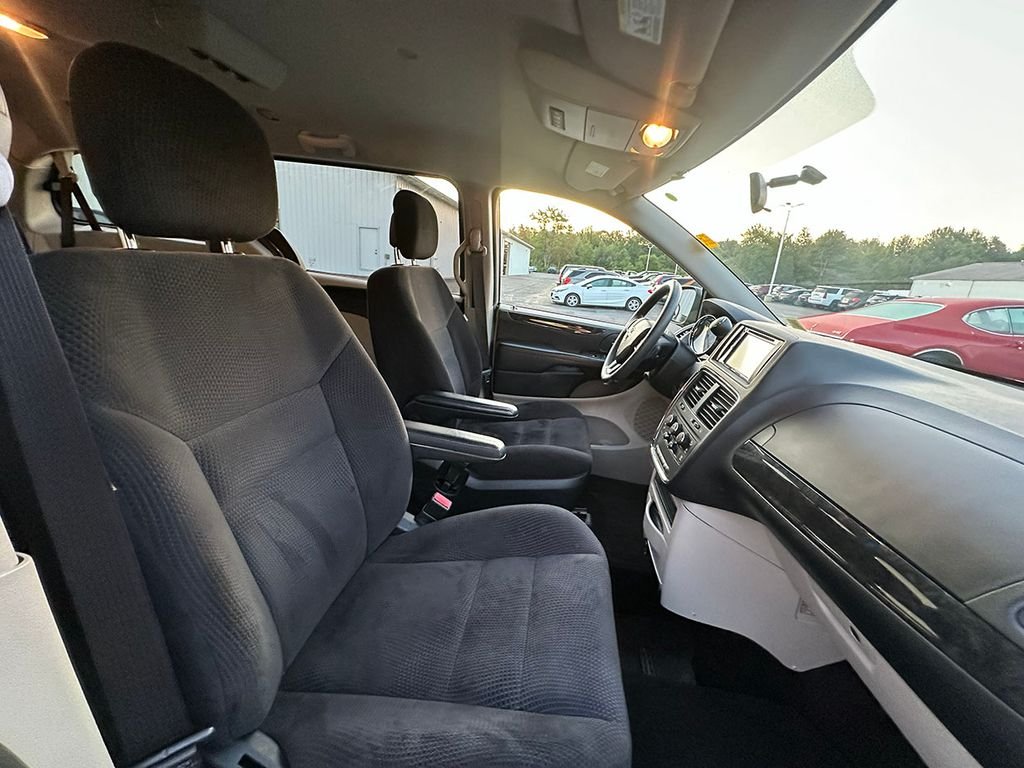 Used 2014 Silver Dodge Wheelchair Accessible- SXT image 30