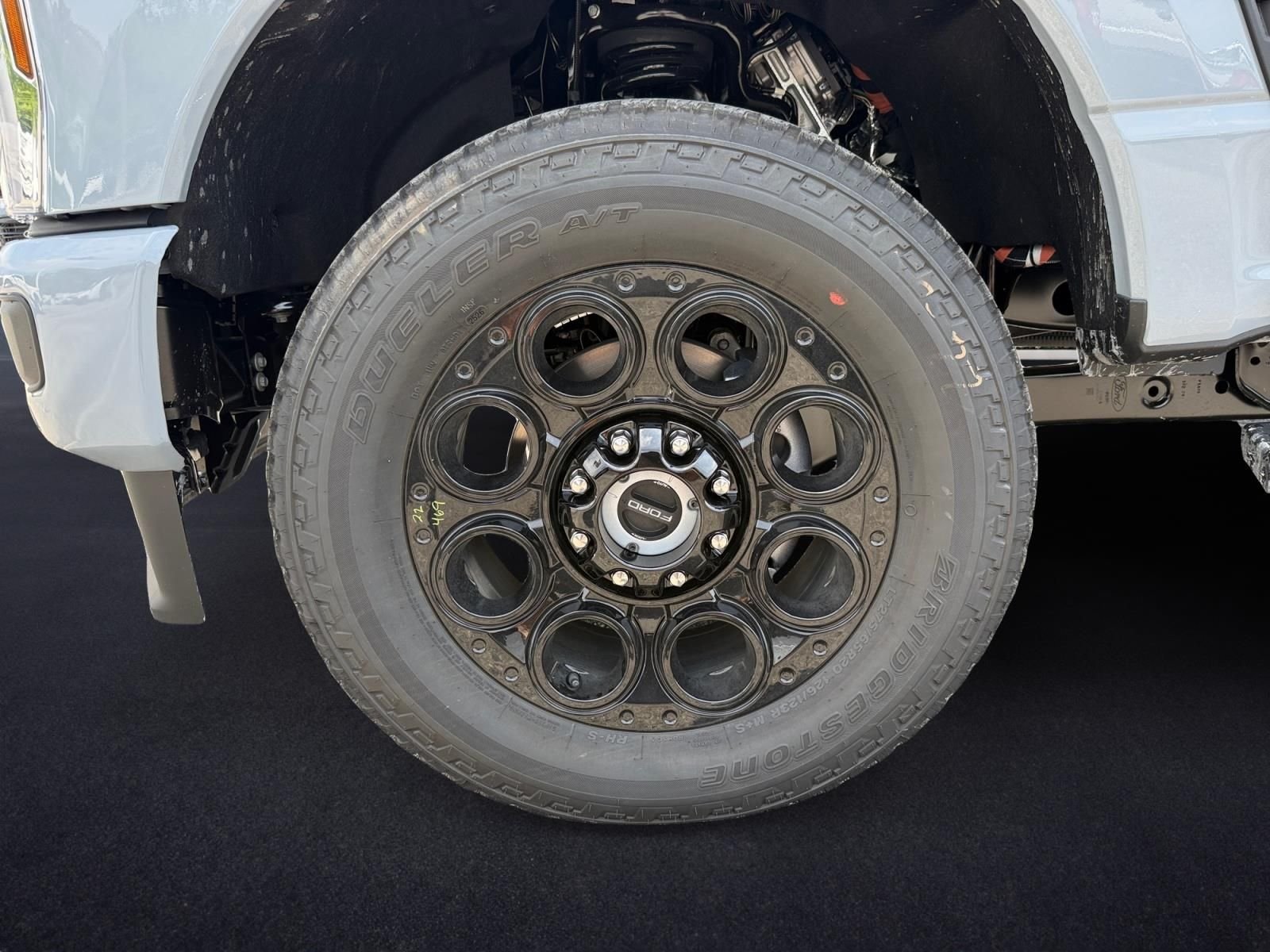 New 2026 Glacier Gray Metallic Tri-Coat Ford F-350® Lariat® image 9