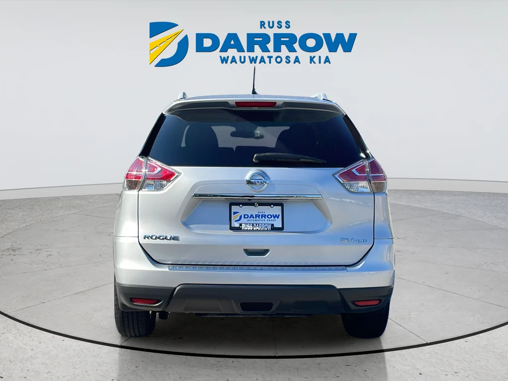 Used 2015 Silver Nissan SV image 4