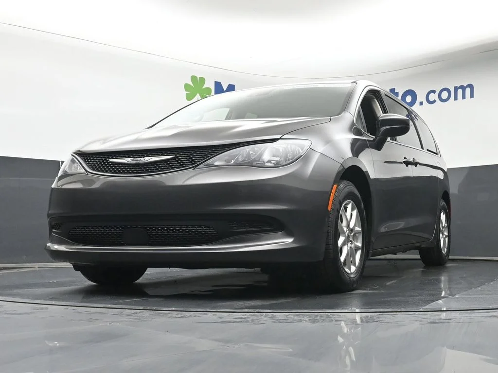 Used 2023 Gray Chrysler LX image 7