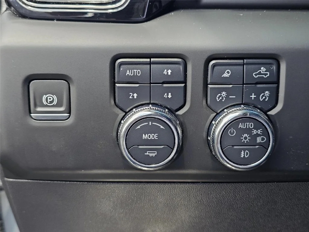 Used 2023 Sterling Metallic GMC AT4X image 19