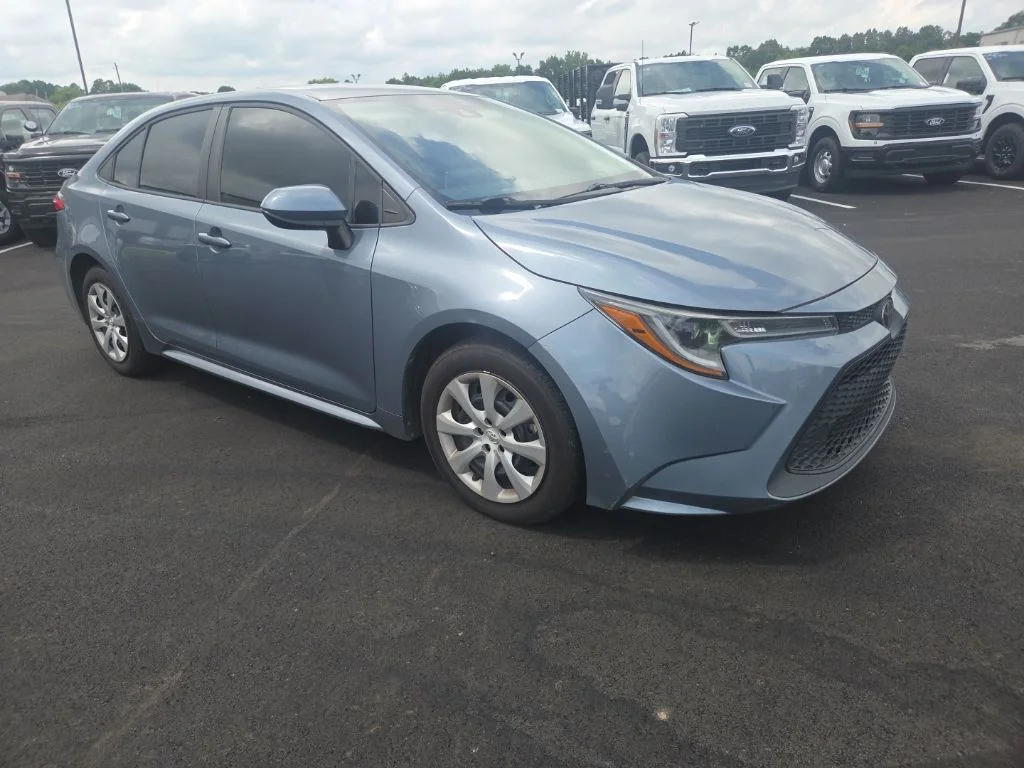 Certified Used 2020  Toyota LE image 12