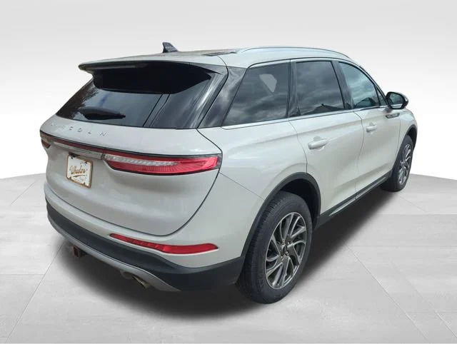Used 2021 White Lincoln Standard image 7