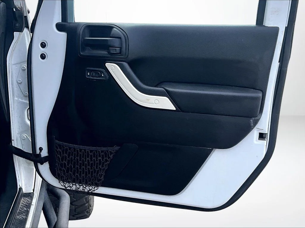 Used 2015 White Jeep Unlimited Sport image 24