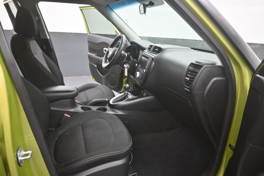 Used 2018 Green Kia Plus image 16