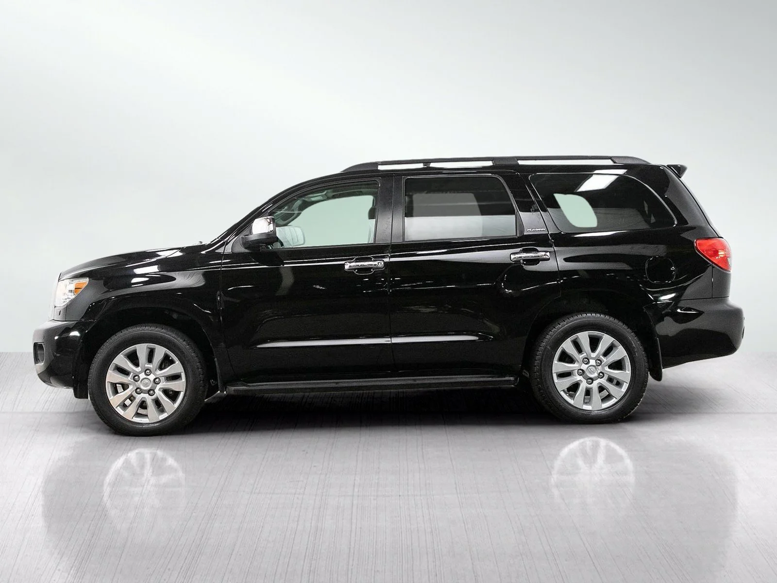 Used 2016 Toyota Sequoia Platinum with VIN 5TDDY5G15GS143636 for sale in Wayzata, Minnesota