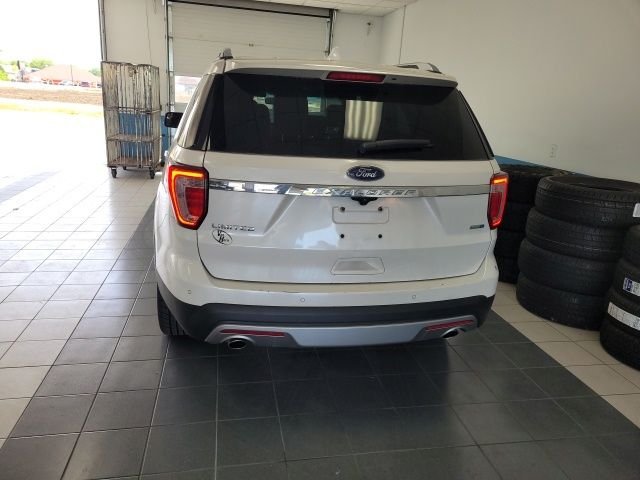 Used 2016 White Platinum Clearcoat Metallic Ford Limited image 6