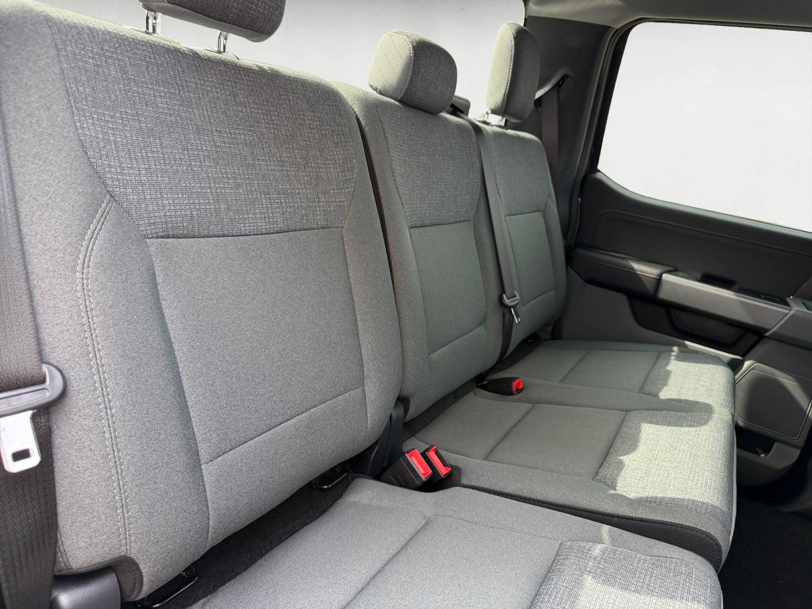 New 2026 Carbonized Gray Metallic Ford XLT image 18