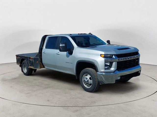 Used 2023 Silver Ice Metallic Chevrolet LT image 7