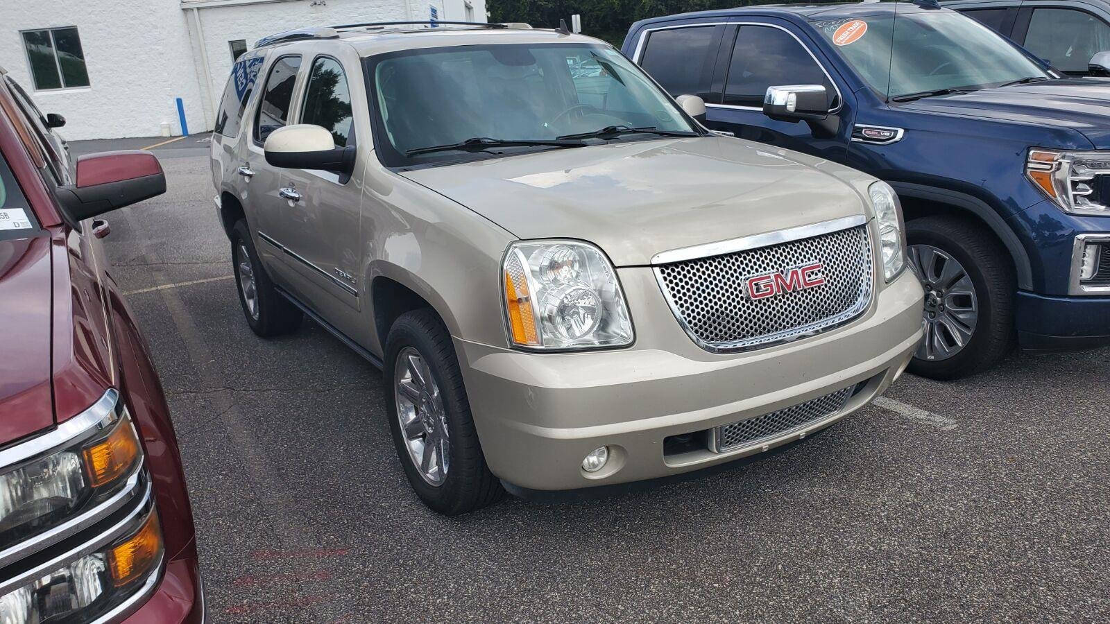 Used 2013 CHAMPAGNE SILVER METALLIC GMC Denali image 2