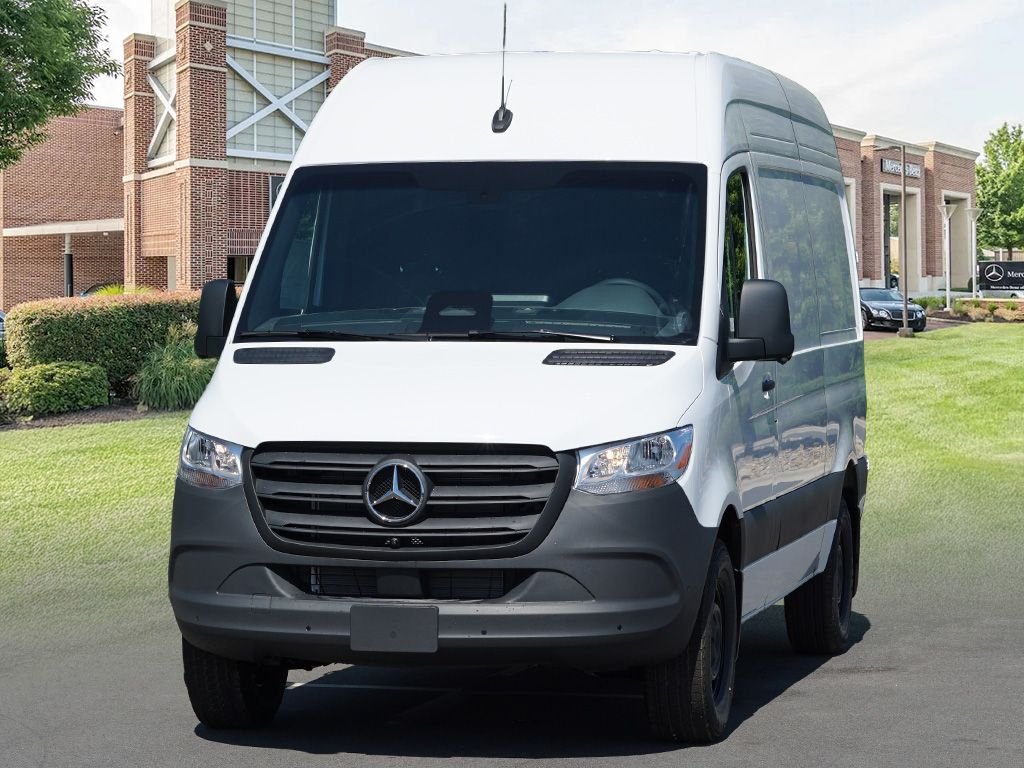 New 2026 Arctic+White Mercedes-Benz Cargo 170 WB image 4