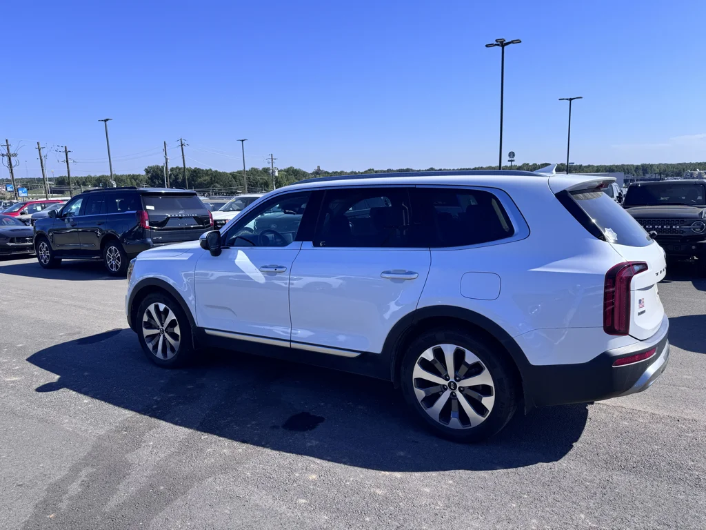 Used 2020 Snow White Pearl Kia S image 8