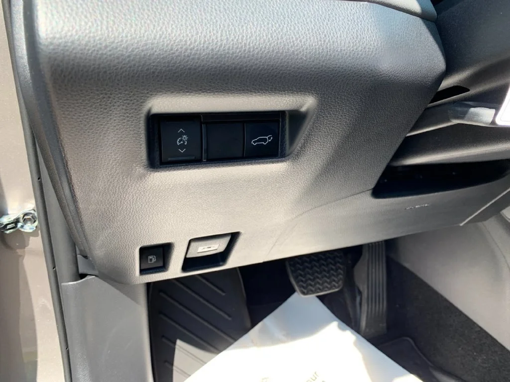 Used 2026  Toyota SE image 31