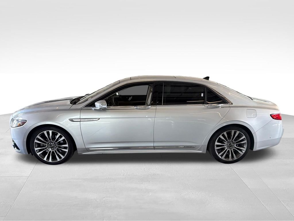 Used 2019 Silver Lincoln Reserve image 2