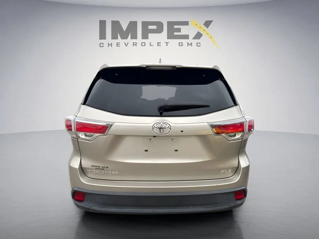 Used 2016  Toyota XLE image 4