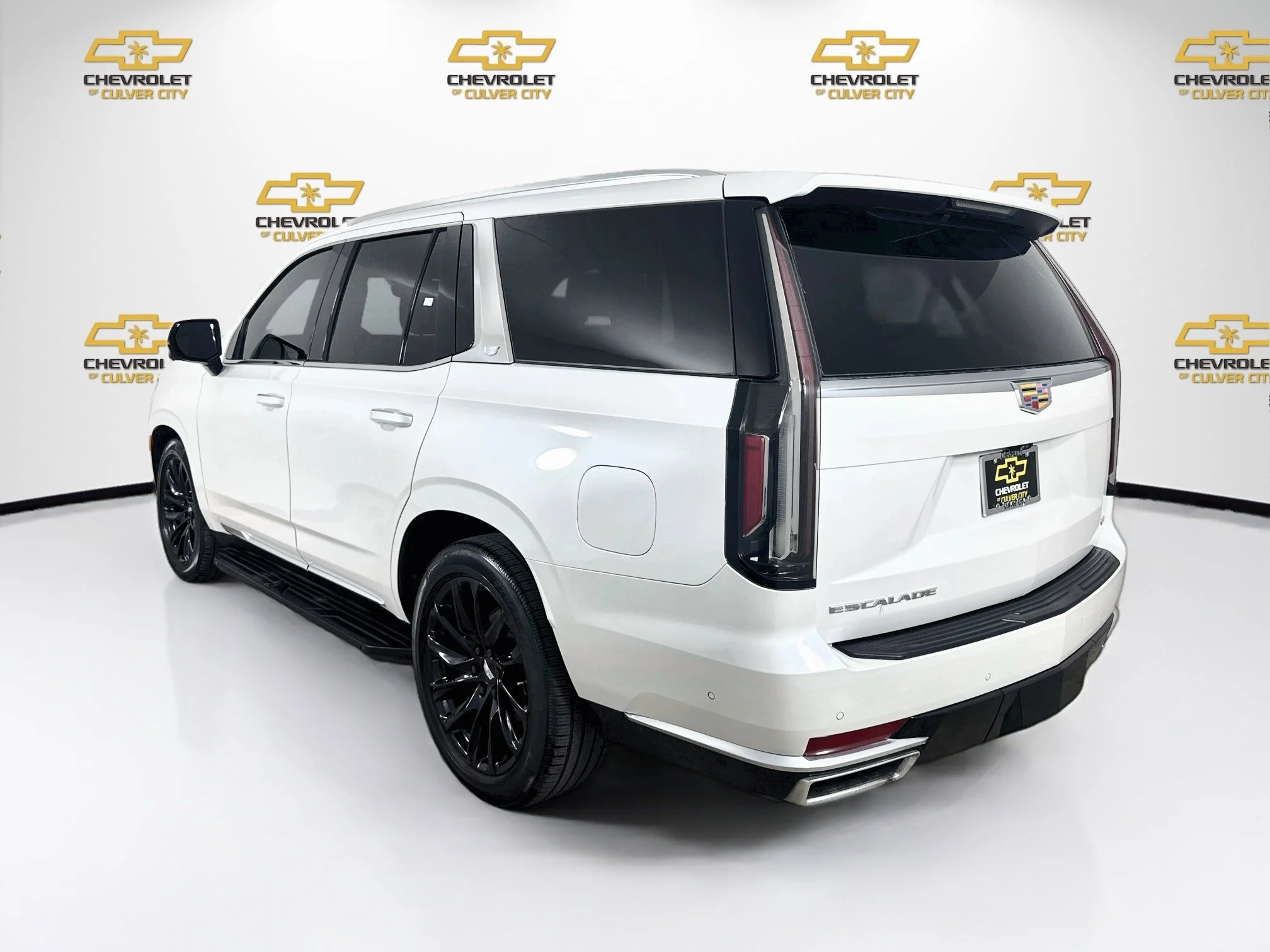 Used 2021 CRYSTAL WHITE TRICOAT Cadillac Premium Luxury image 6