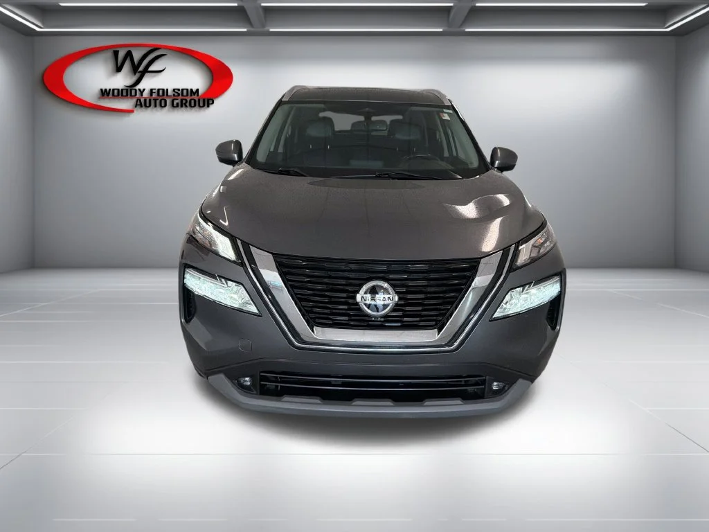 Used 2021 Gray Nissan SL image 2