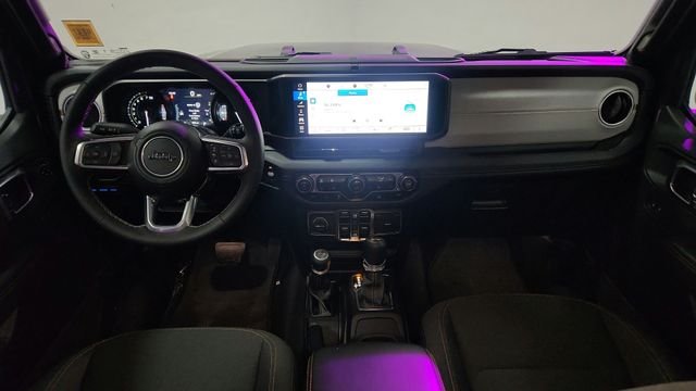 Used 2025 Gray Jeep Sahara 4xe image 17