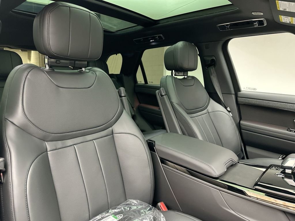 New 2026 Carpathian Grey Land Rover Dynamic SE image 6