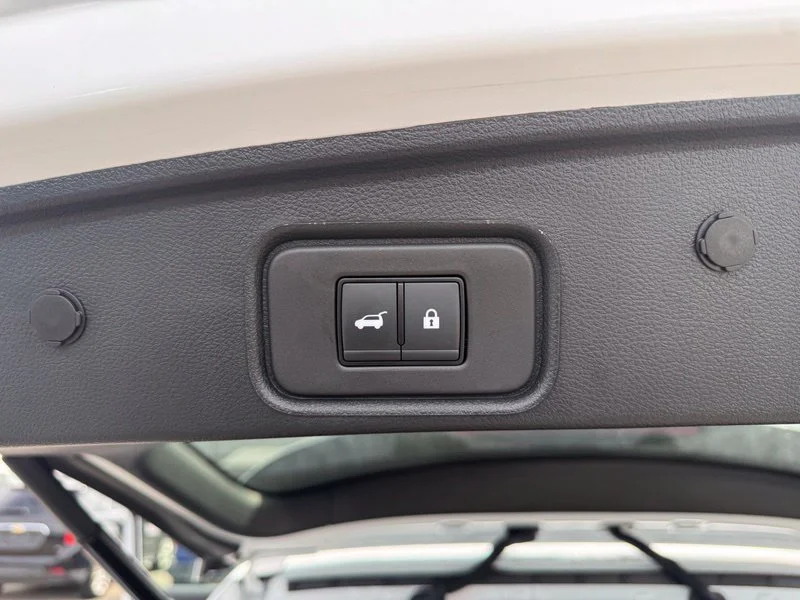 Used 2025 White Nissan SL image 8
