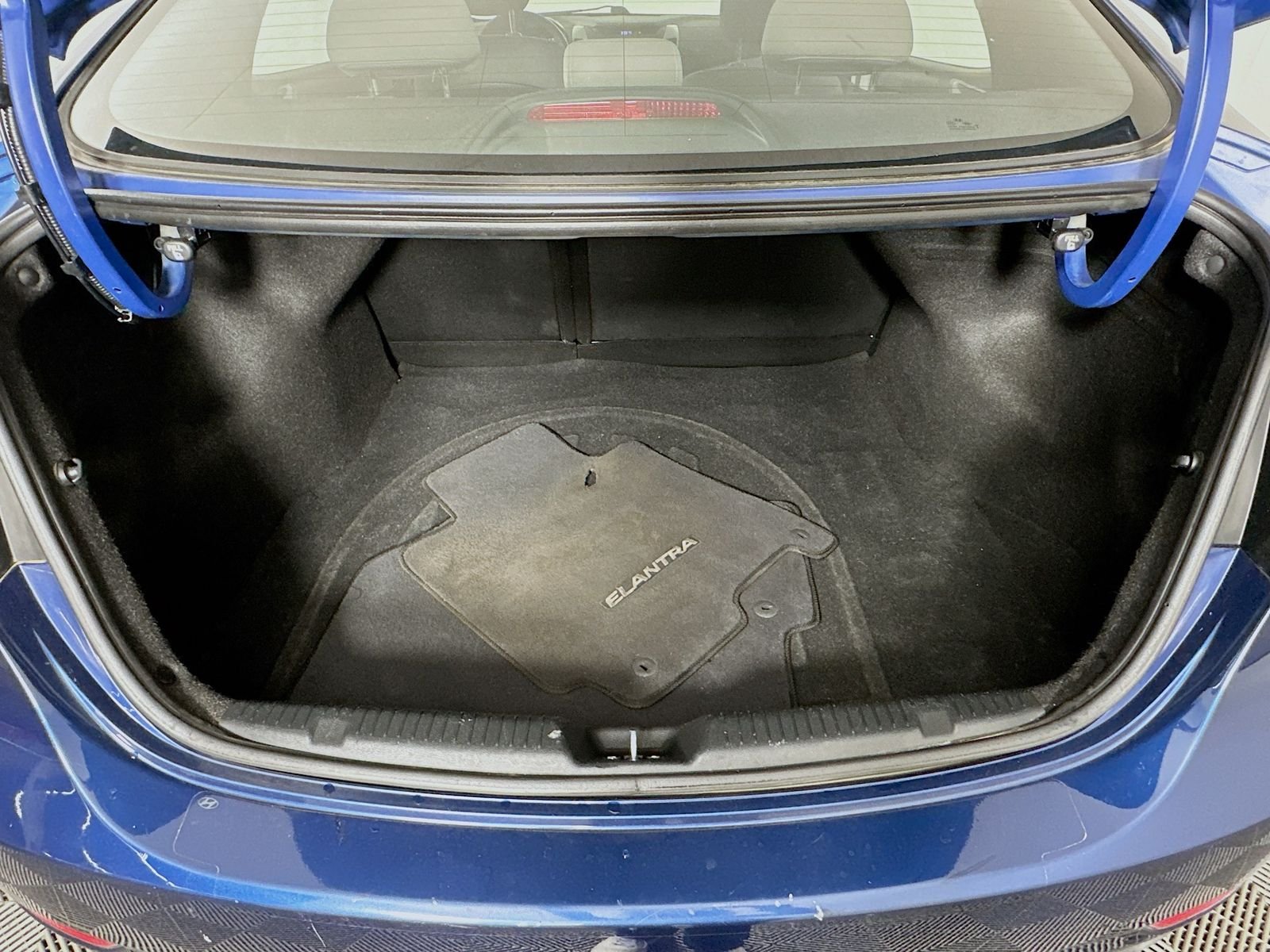 Used 2016 Lakeside Blue Hyundai SE image 23