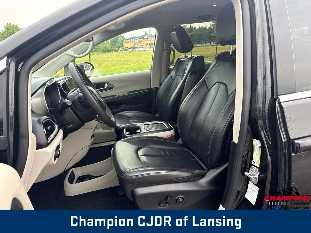 Used 2022 Black Chrysler Touring L image 13