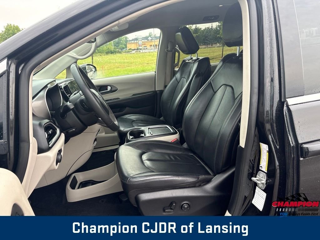 Used 2022 Black Chrysler Touring L image 13