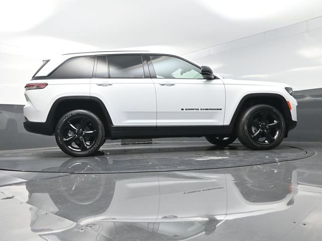 Used 2025 White Jeep Altitude X image 53