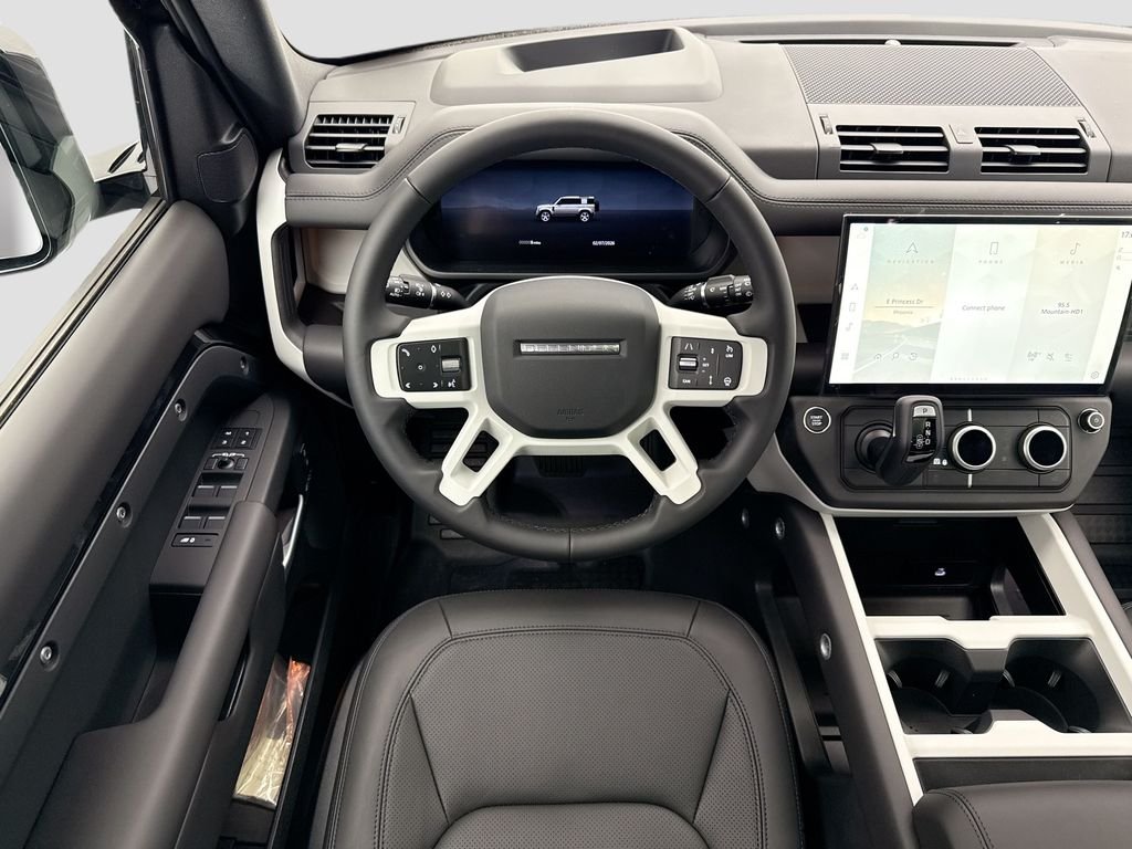 New 2026 Santorini Black Land Rover X-Dynamic SE image 10