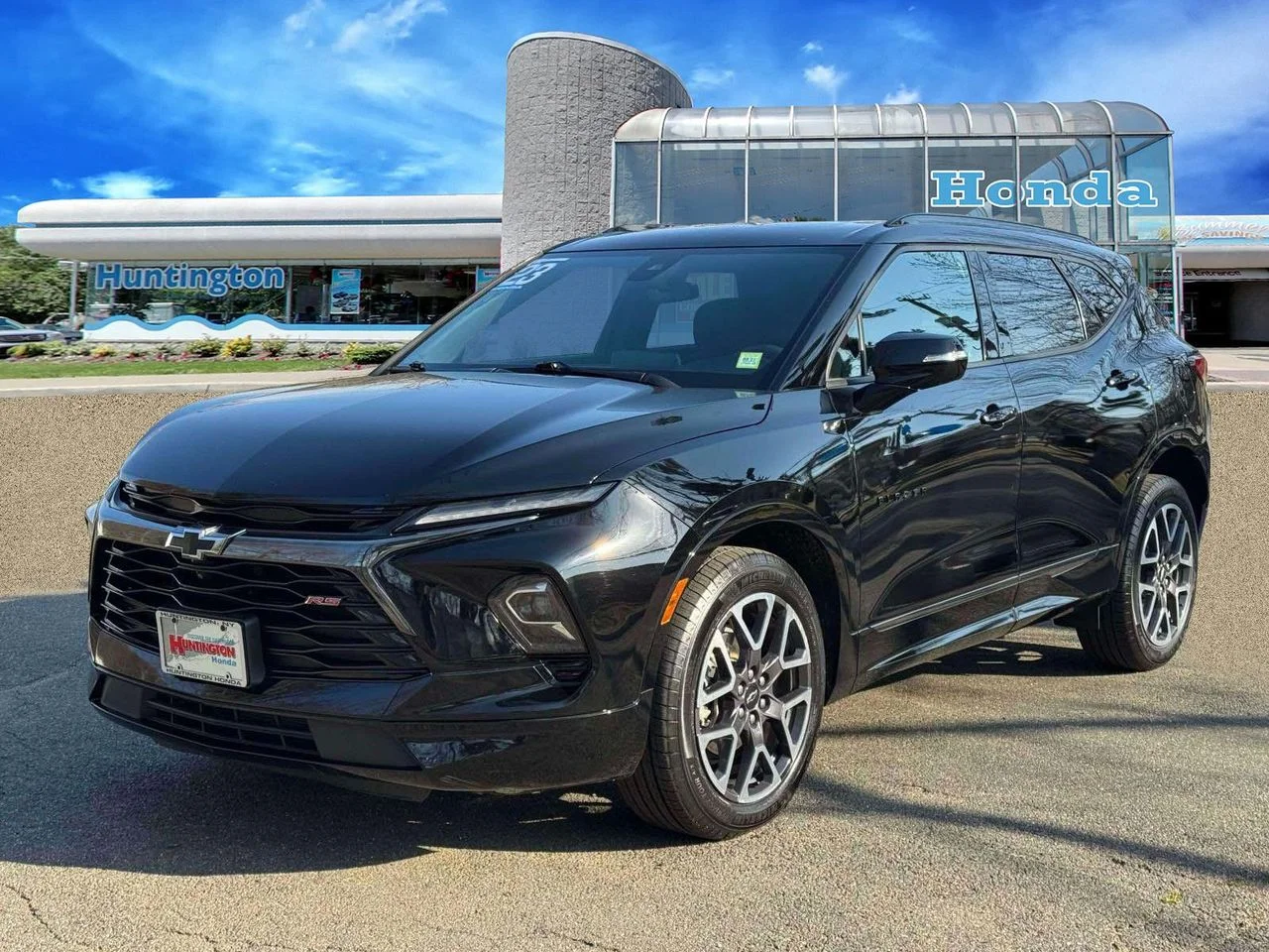Used 2023 Black Chevrolet AWD RS image 3