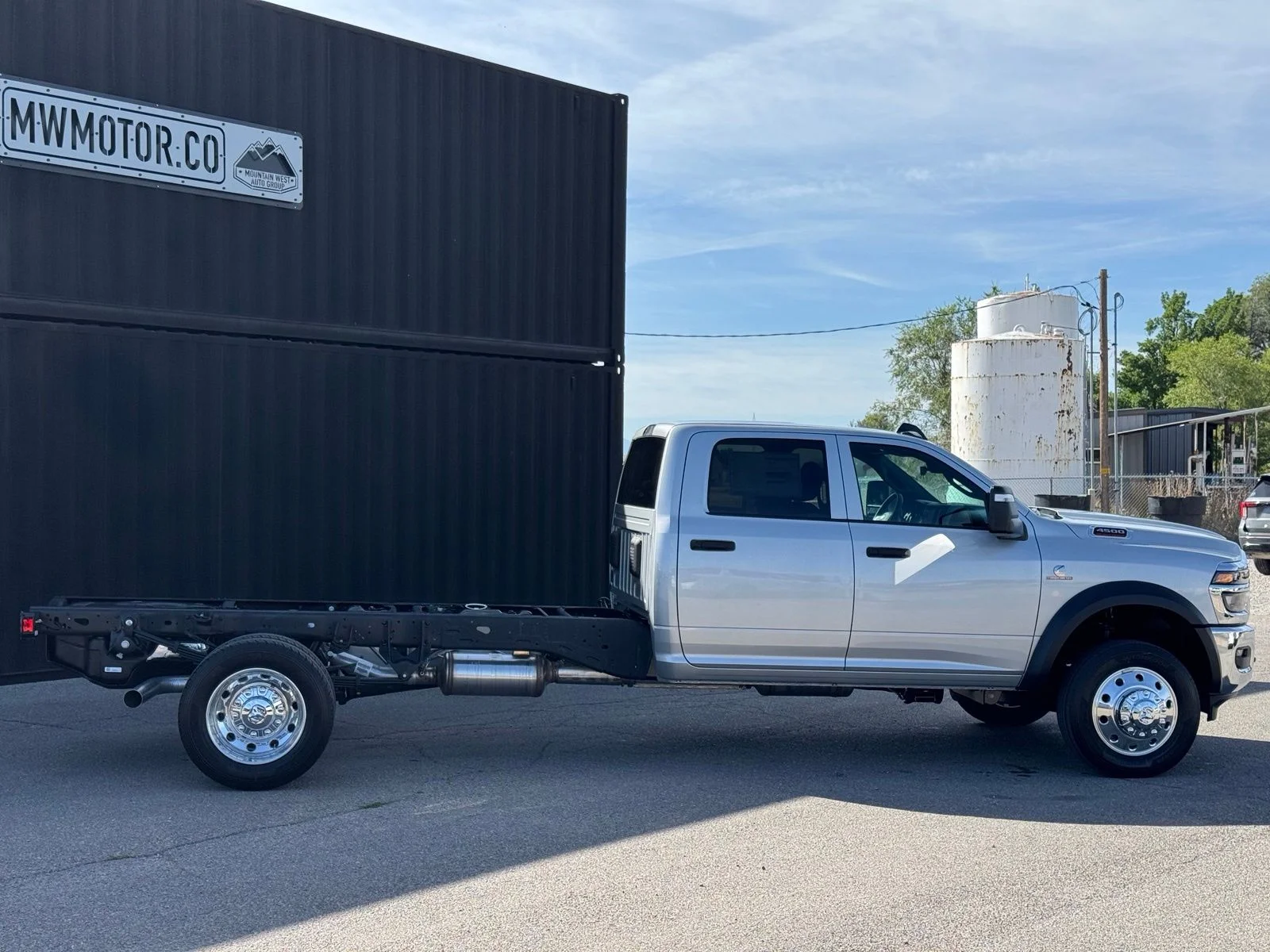 New 2027 Granite Crystal Metallic Clearcoat RAM Tradesman image 5