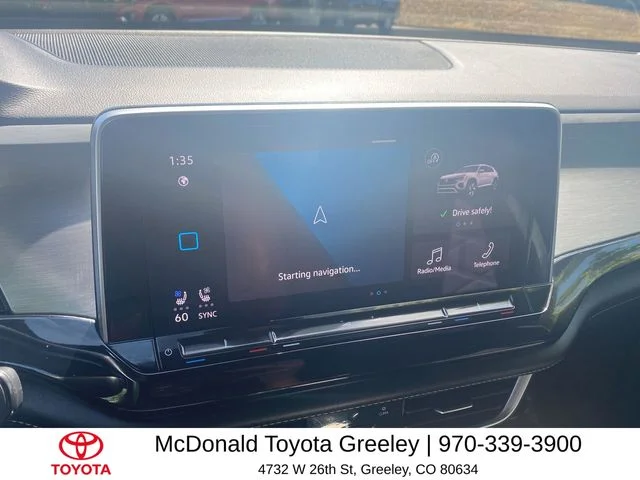 Used 2024 Gray Volkswagen 2.0T SE w/Technology image 18