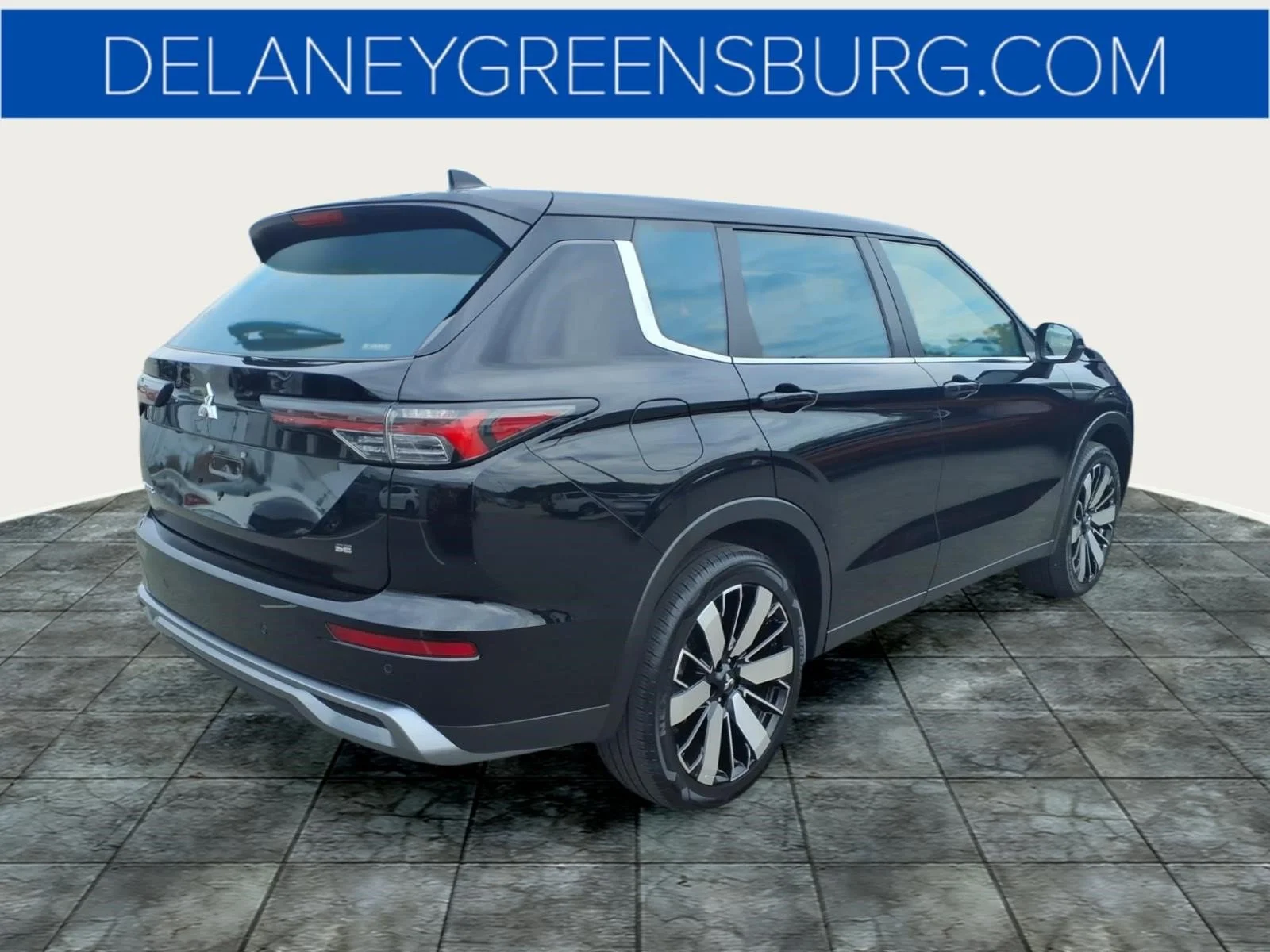 Used 2025 Blue Mitsubishi SE image 3
