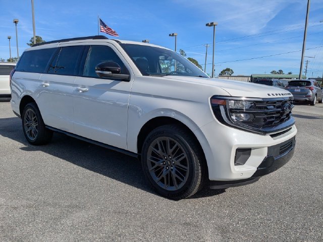 New 2025 Star White Metallic Tri-Coat Ford Platinum® MAX image 2